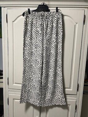 Wide leg pants Size M  NEW/no tag